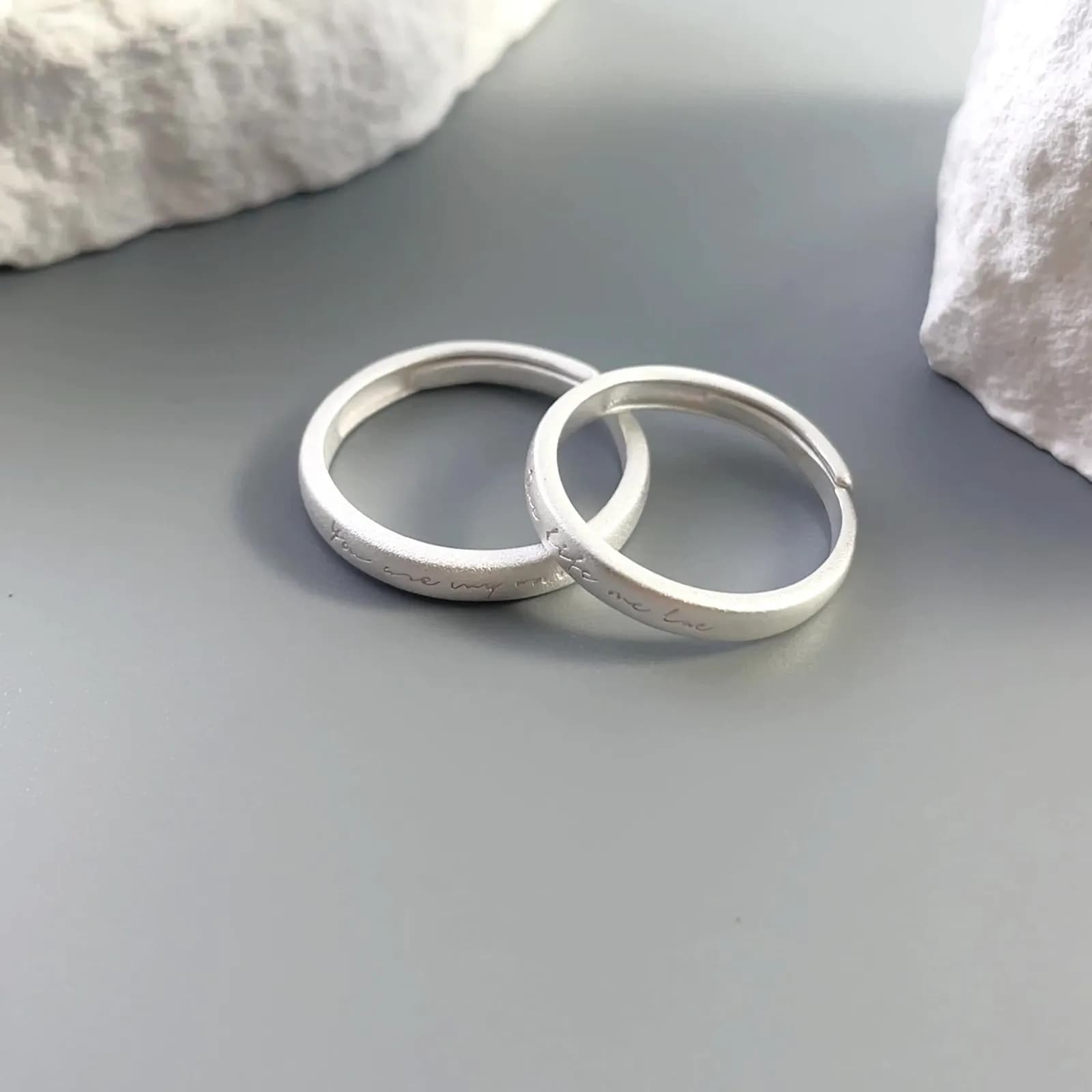 LETRA DE AMOR: ANILLOS DE PAREJA EN PLATA PURA 999, DISEÑO SIMPLE Y VERSATIL 2