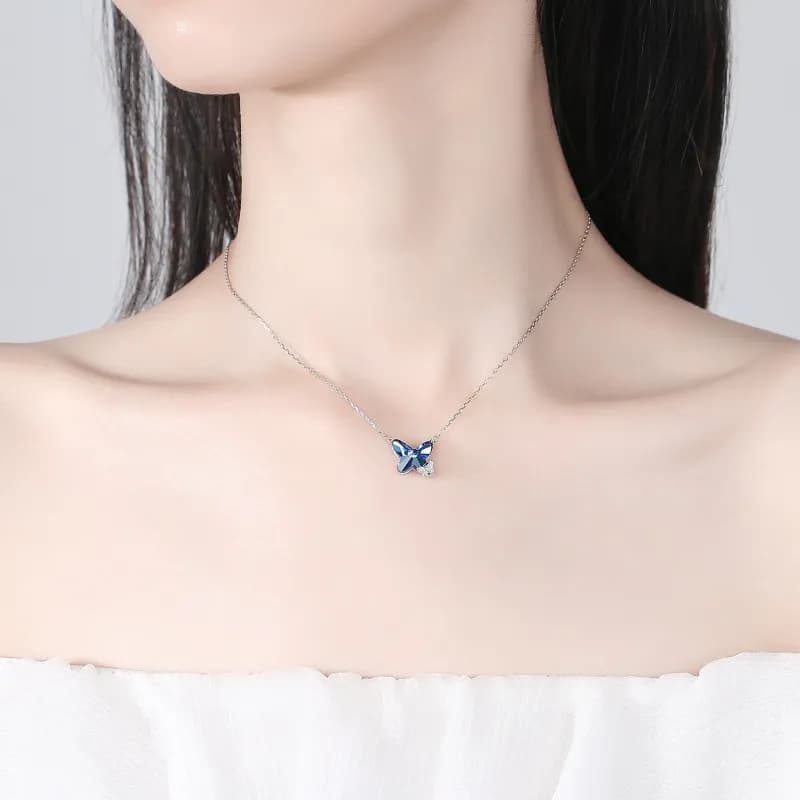 Encanto de Mariposa Azul: Collar de Cristal en Plata S925 2