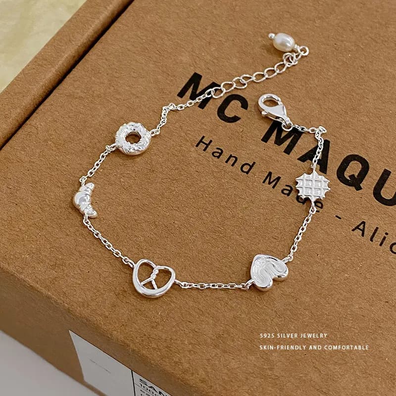 Diseño Atemporal: Pulsera de con Estilo Croissant en Plata 925 2