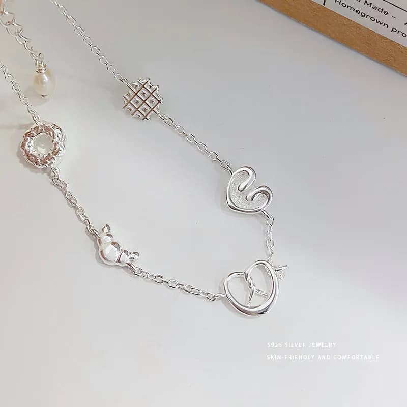 Diseño Atemporal: Pulsera de con Estilo Croissant en Plata 925 3