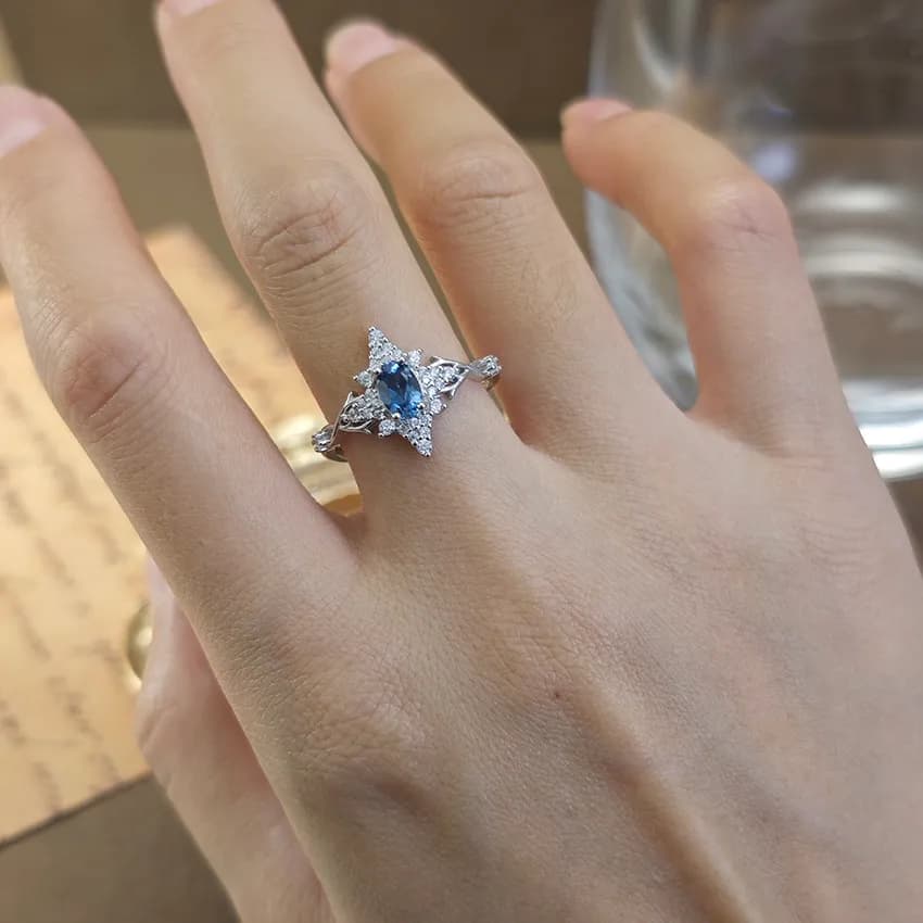 Anillo de Plata S925 con Topacio Azul de 4x6 mm – Inspiración en Londres