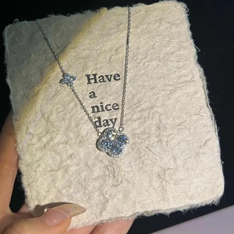 Lucea - el brillo delicado y la elegancia que desprende cada detalle del collar 2