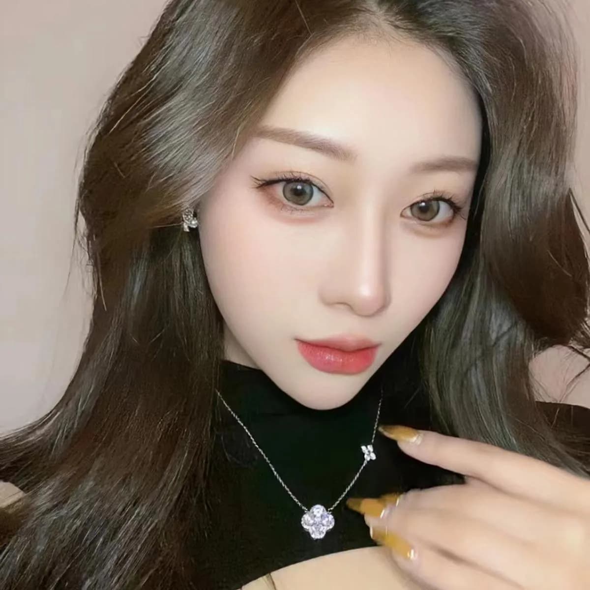 Lucea - el brillo delicado y la elegancia que desprende cada detalle del collar 4