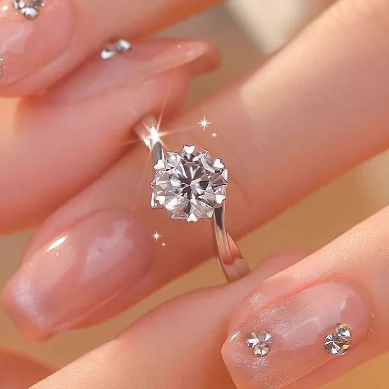 Anillo de Compromiso Ajustable en Plata con Zirconia y Garras de Corazón 5