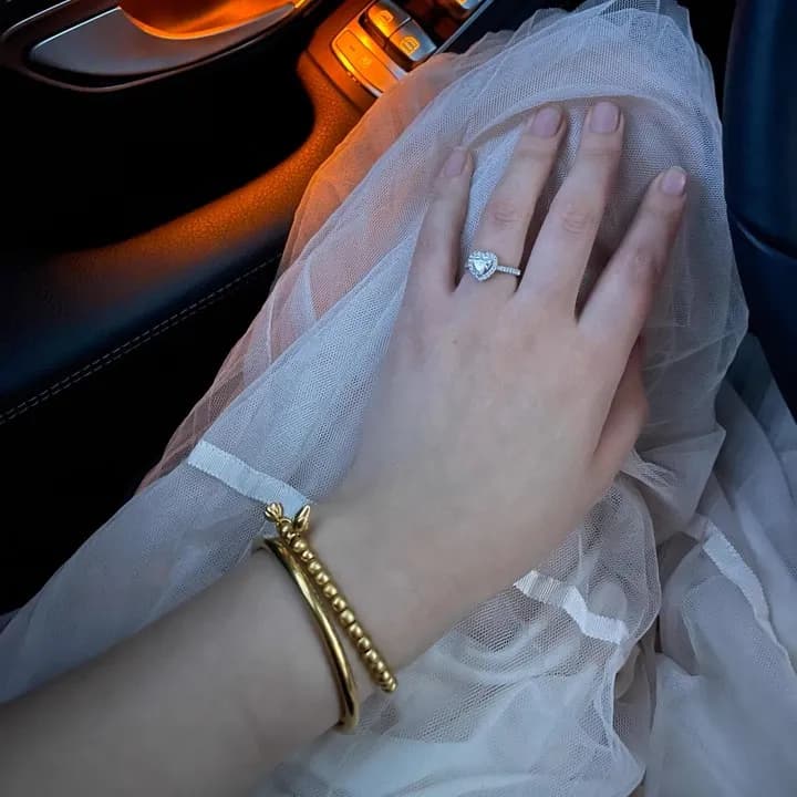 Anillo de Promesa – Corazón Ajustable con Halo de Brillantes 4