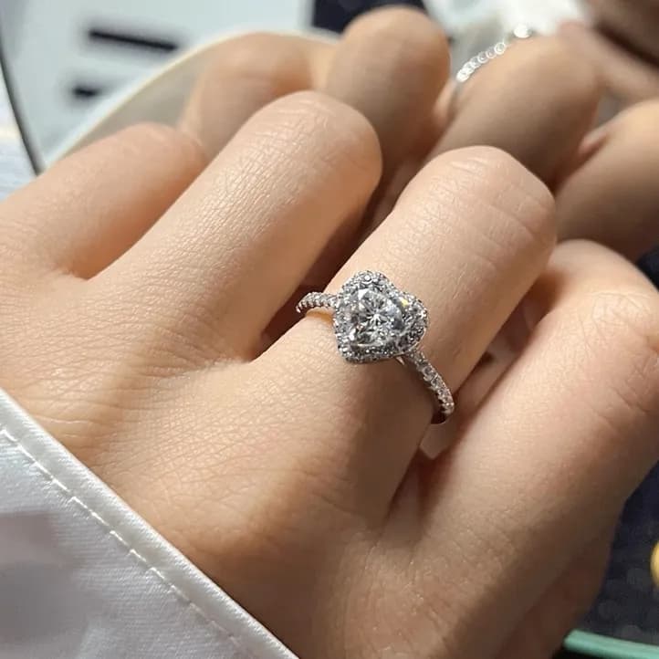 Anillo de Promesa – Corazón Ajustable con Halo de Brillantes 6