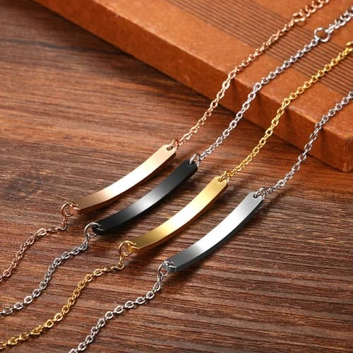 Pulsera Minimalista de Barra Curva – Acero Inoxidable (4 Tonos Disponibles)