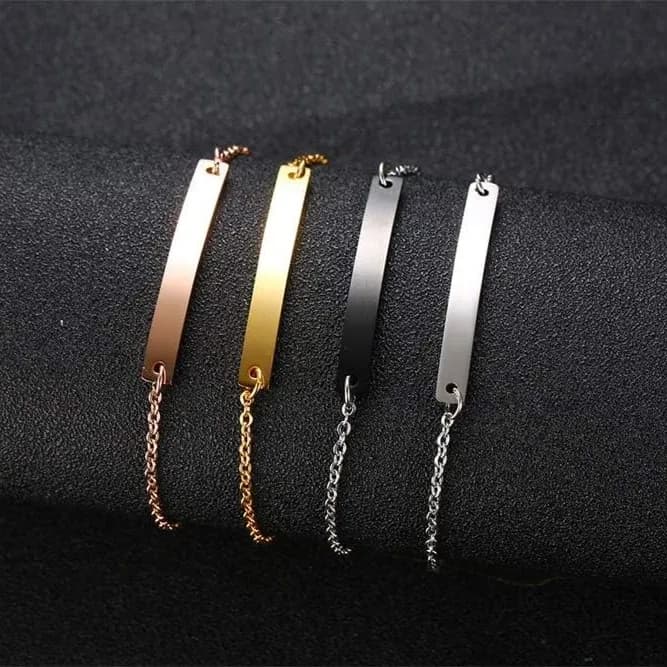 Pulsera Minimalista de Barra Curva – Acero Inoxidable (4 Tonos Disponibles) 3